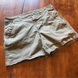 Eddie Bauer Women's Green Cargo Shorts